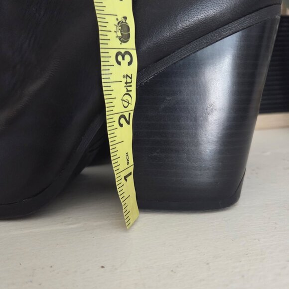 Kenneth Cole Reaction Black Booties w/Cheatah criss cross strap detail 8… - Picture 11 of 13
